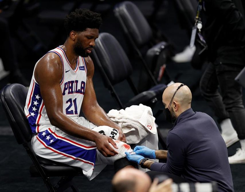 101-127. Embiid lidera a los Sixers pero sale lesionado