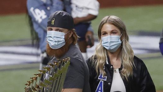 Las Grandes Ligas investigan a Turner por festejar enfermo de coronavirus