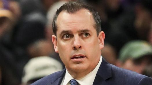 Frank Vogel reconoce que no se hizo la prueba de la COVID-19 ni sus asistentes