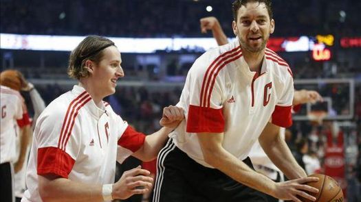 Marc y Pau Gasol disfrutan del triunfo