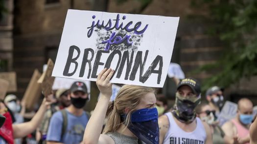 Jugadoras vestirán camisetas con nombres de fallecidas por violencia racial