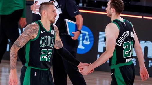 Lillard y Rivers pusieron la inspiración encestadora; se lesiona Embiid