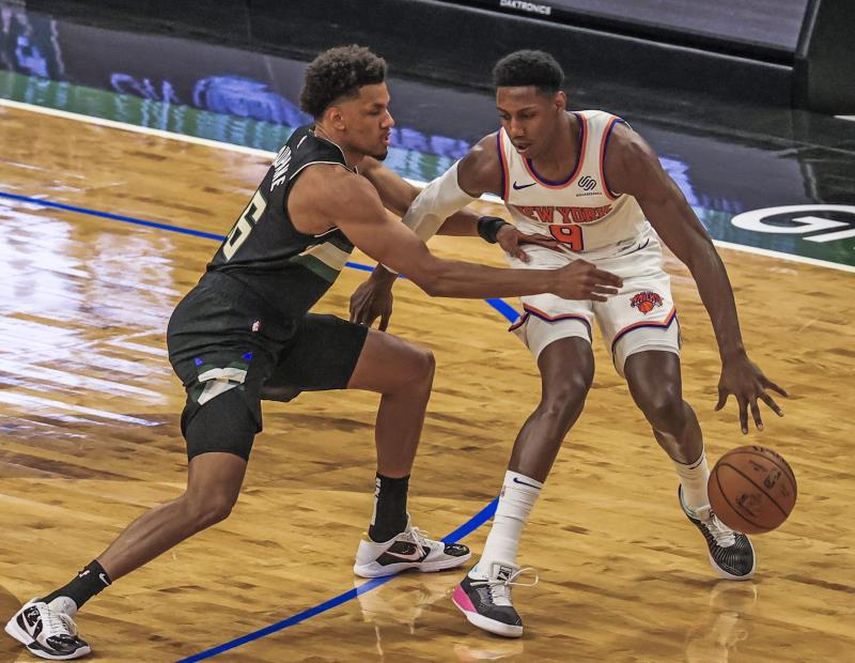 96-102. Burks logra un doble-doble y los Knicks vencen a unos diezmados Bucks