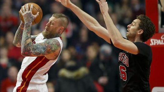 Pau Gasol se acercó a otra marca de Jordan y Marc ganó el duelo a Horford