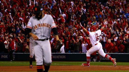 5-4. Wong pega el jonrón ganador y los Cardenales empatan la serie (1-1)