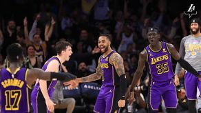 Lakers vencen a Raptors y siguen en racha