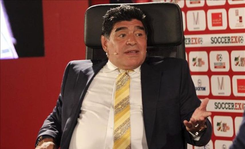 Maradona apoya a oficialista Scioli para presidenciales de Argentina