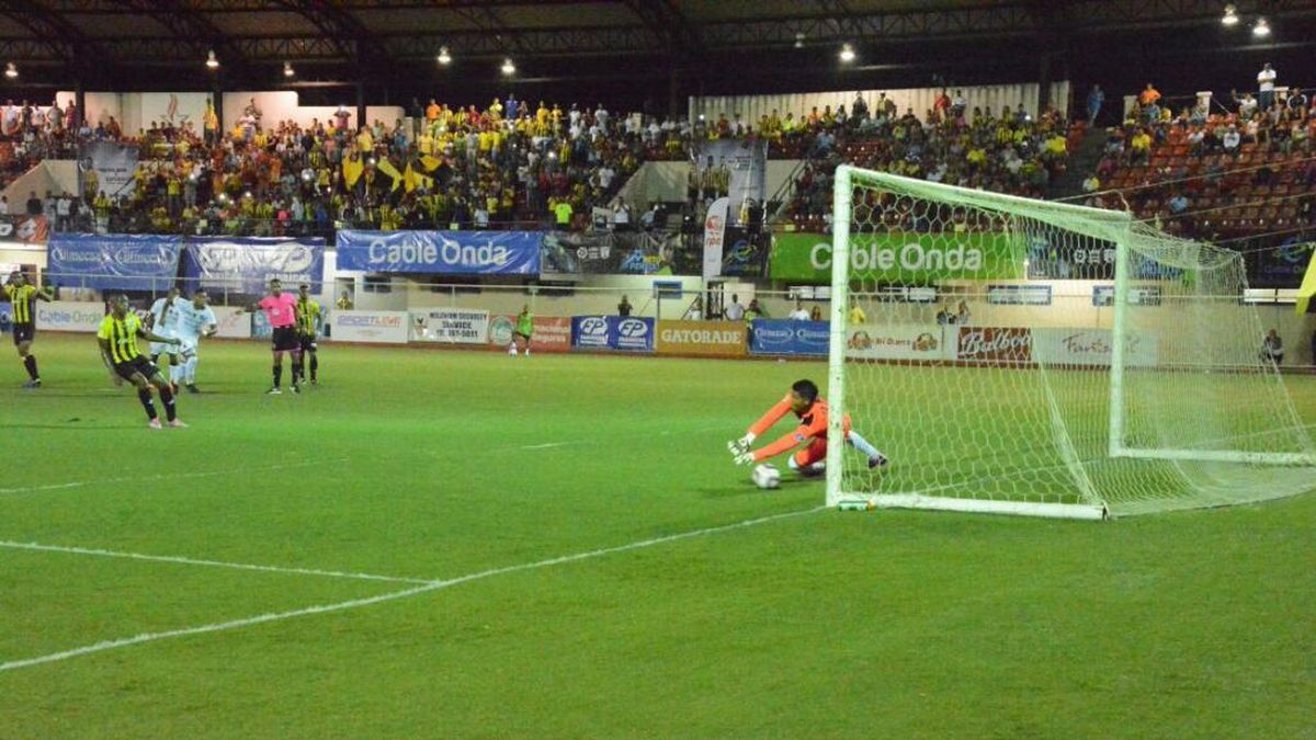 El CAI gana el primero, pero deja vivo al Sporting