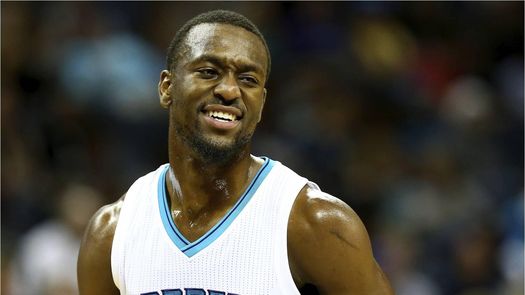90-98. Walker cortó la mala racha de los Hornets