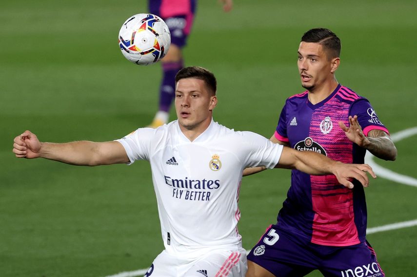 El central Javi Sánchez, tres semanas de baja por una lesión muscular