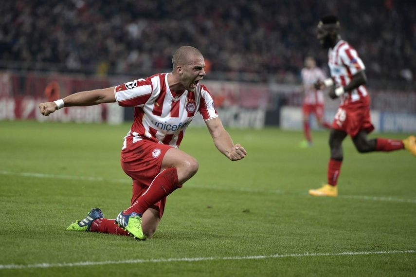 4-2. Olympiacos debió esperar hasta el final para sellar su pase a la Liga Europa