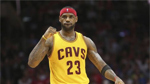 James encabeza al Este y Curry al Oeste