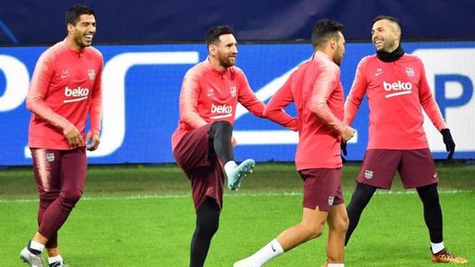 Messi trabaja con el grupo en la víspera del Inter-Barcelona