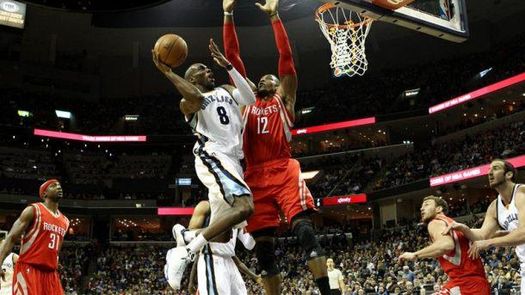 Los Spurs ya son líderes y los Bucks acceden a los playoffs