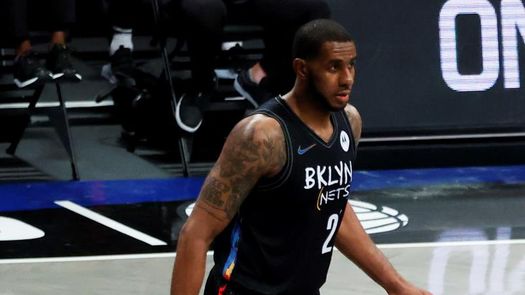 Problemas cardíacos obligan a LaMarcus Aldridge a retirarse de inmediato de la NBA