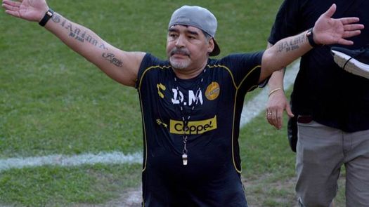 Maradona recibe trato de estrella de rock en Culiacán