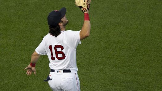 Benintendi jonronea dos veces y los Reales castigan a los Mellizos