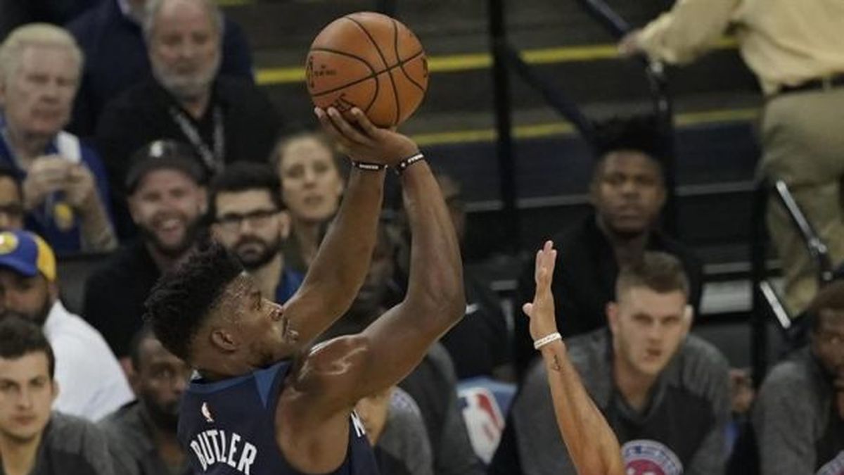 124-118. Butler conduce a los líderes Timberwolves que hunden a los Magic