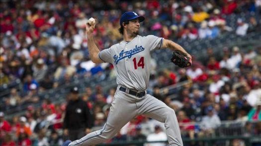 7-3. Haren domina en la lomita y Santon y Baker jonronean contra Cachorros