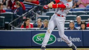 1-5. Votto conecta triple y sella el triunfo de los Rojos