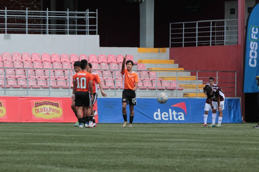 Alessio Espino anotó doblete en la gran victoria de los Mustangs