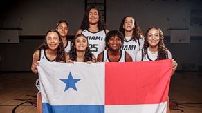 Las siete jugadoras panameñas que miltitan en el Miami Christian School.&nbsp;
