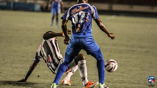 Árabe Unido supera al Tauro FC con gol de Cox, y es líder provisional