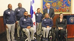 Delegación panameña recibe el pabellón nacional para los Juegos Paralímpicos