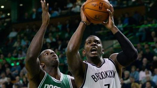 90-102. Johnson da a los Nets su primer triunfo en la temporada