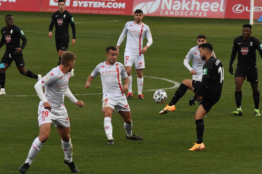 1-2.Un regalo de Zubiaurre lleva a un afortunado Granada a la siguiente ronda
