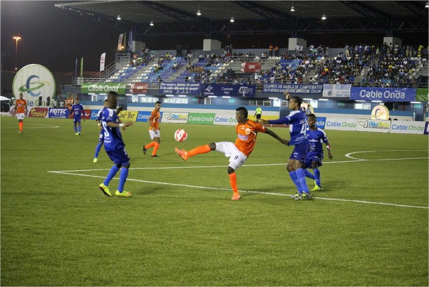 El enrachado Árabe Unido visita a un desarmado Chepo FC