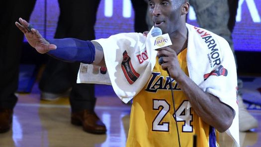 Subastan la toalla de Kobe Bryant por 33.000 dólares
