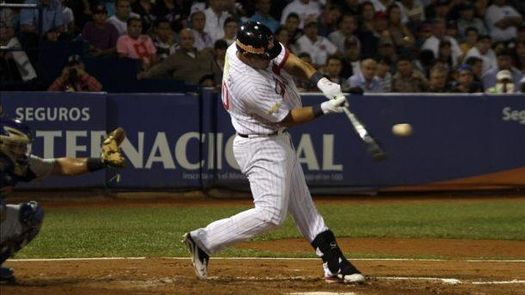 El novato cubano Soler mostró el poder de su bate