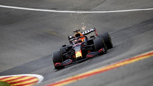 Verstappen: Es genial que Checo siga con nosotros el año que viene