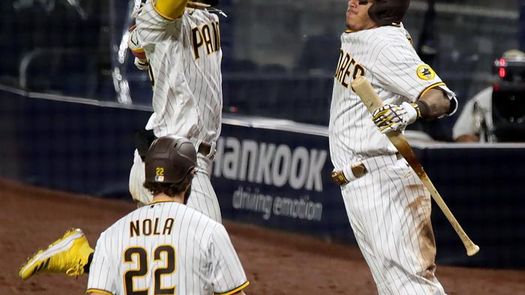 13-3. Nola jonronea y remolca seis carreras en la victoria de los Padres sobre los Cardenales