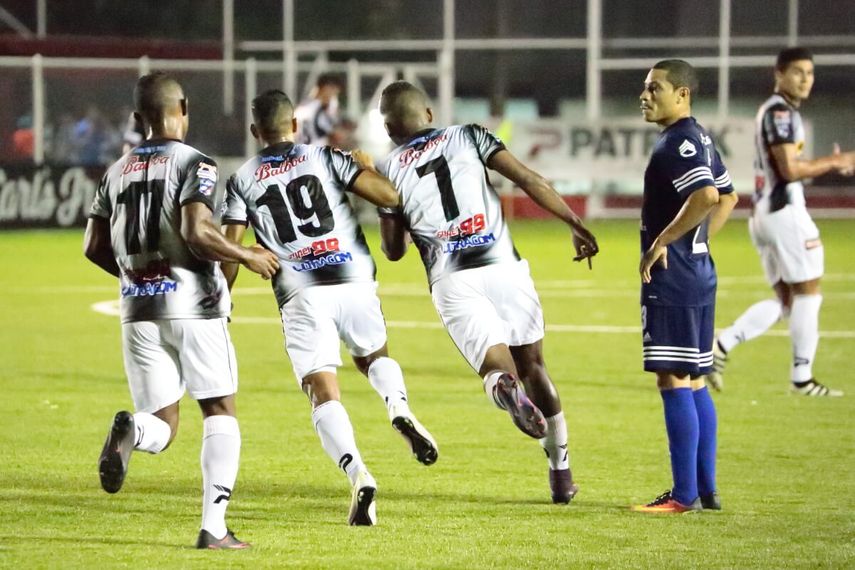Dos goles de Ronaldo Córdoba le dan 3pts al Tauro FC
