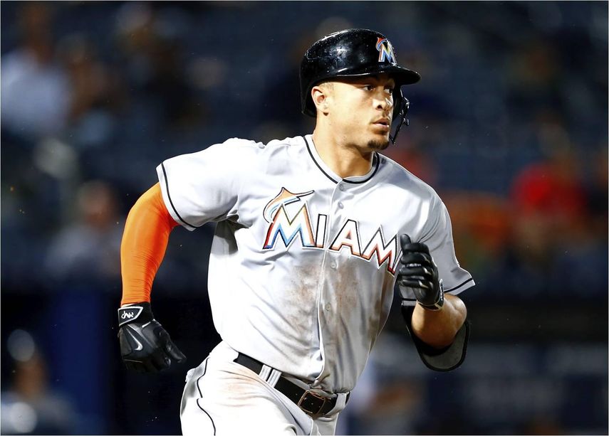 8-2. Stanton juega perfecto y da triunfo a los Marlins
