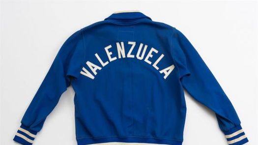 Museo resalta aporte de jugadores latinos al béisbol de EEUU en exhibición