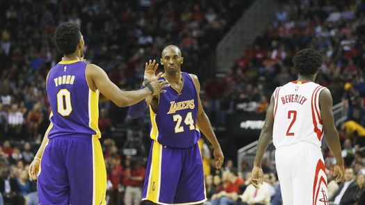 92-98. Bryant se aprovechó de la ausencia de Howard y da triunfo a Lakers