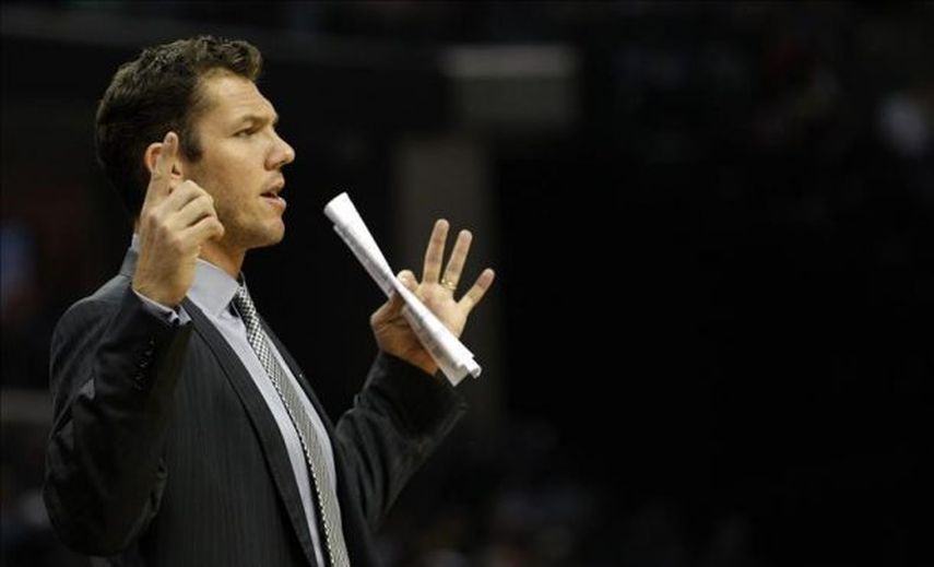 Luke Walton y David Blatt fueron nombrados Entrenadores del Mes