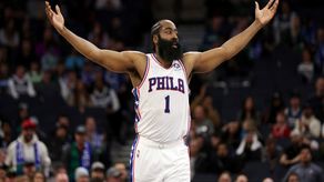 James Harden debutó con 27 puntos, 12 asistencias y 8 rebotes en la victorua de los 76ers ante los Timberwolves.