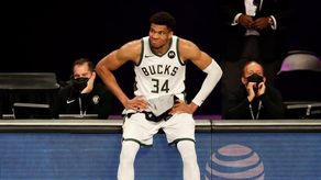 Los Bucks se conjuran para no dejar solo a Antetokounmpo frente a los Suns