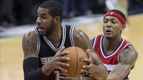 121-103. Aldridge y Leonard conducen el triunfo de los Spurs