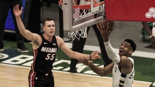 132-98. Antetokounmpo destroza a los Heat y los Bucks toman ventaja de 2-0
