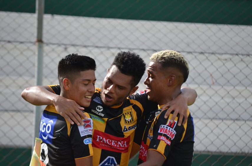 Panameño hace historia en el fútbol de Bolivia