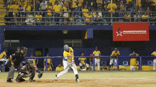 Con gran labor de Oliver Lezcano, Herrera le gana a Metro, el primero de la Serie.