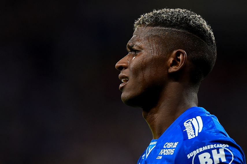 El lateral colombiano Orejuela es presentado como refuerzo del Sao Paulo