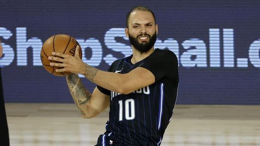 113-107. Fournier y Magic siguen dominando a Heat en inicios de temporada