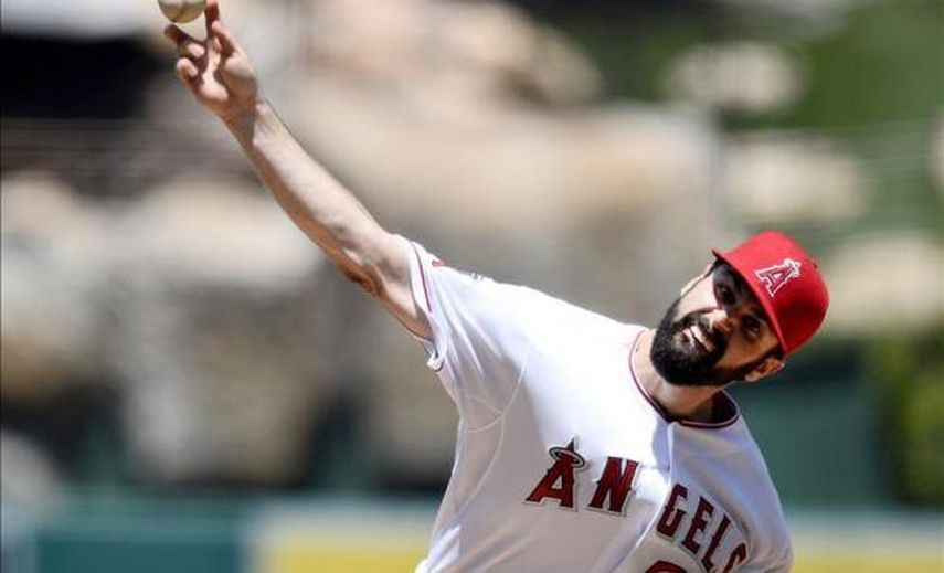 8-2. Shoemaker controla desde el montículo a los Marlins
