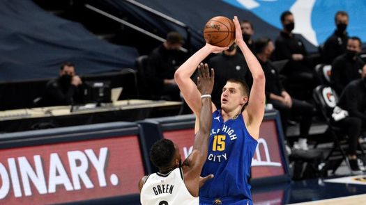 Nikola Jokic crece como aspirante a MVP
